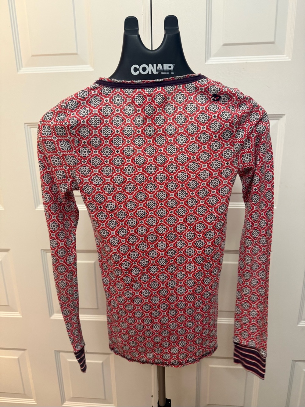 Billabong Red Patterned Long Sleeve Scoop Neck Top with Navy Trim - Picture 5 of 6